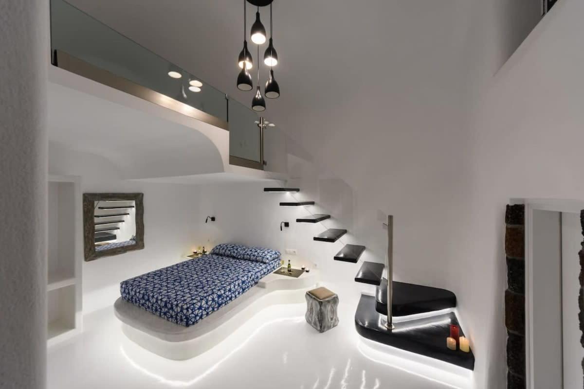 Santorini Traditional Apt With Private Hot Tub Apartment